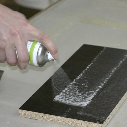 Kontaktné lepidlo Perdix spray 500 ml  Kontaktné lepidlo Perdix spray 500 ml